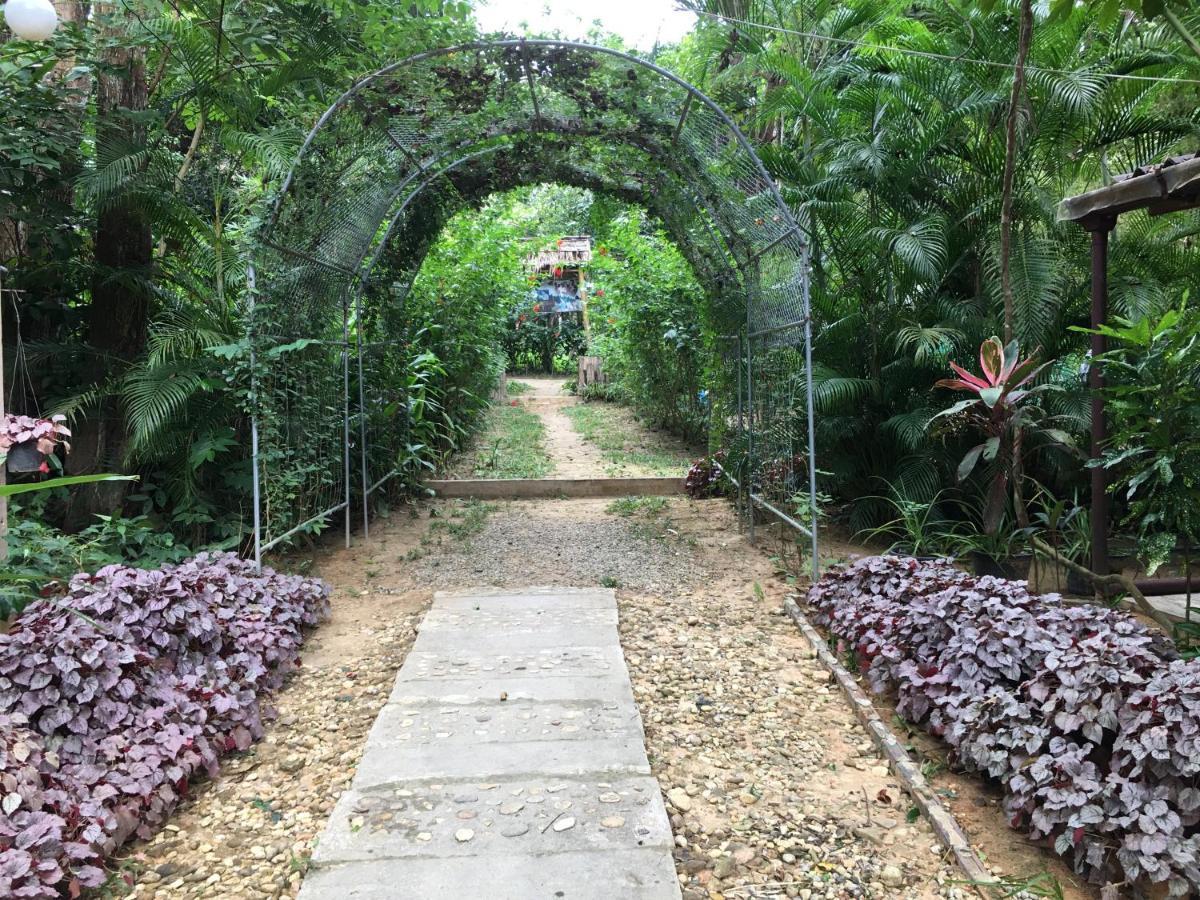 Starlight Beach Resort Koh Phayam Exterior photo